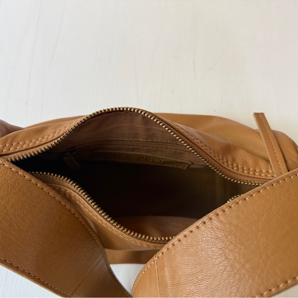 FREE PEOPLE Arm Candy Leather Shoulder Bag in Gold Coast $98 EXCELLENT - Picture 6 of 7